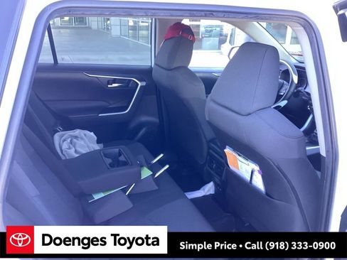 Used 2022 Toyota RAV4 XLE image 9