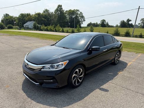Used 2017 Honda Accord EX image 3