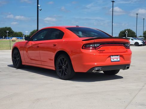 Used 2022 Dodge Charger SXT w/ Blacktop Package RWD image 4