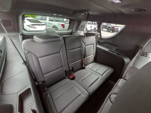 Used 2025 Chevrolet Suburban Z71 AWD/4WD image 35