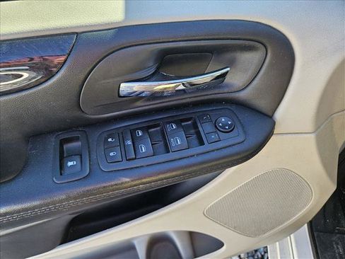 Used 2019 Dodge Grand Caravan SE FWD image 5