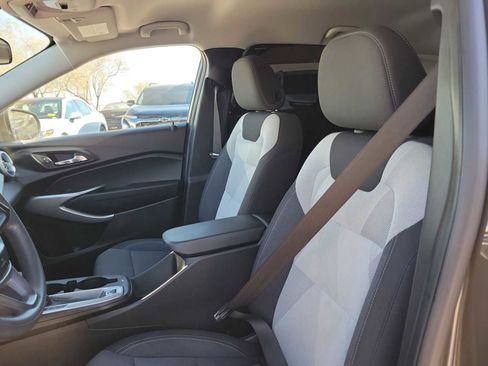 Used 2024 Chevrolet Trax LS w/ LS Convenience Package image 11