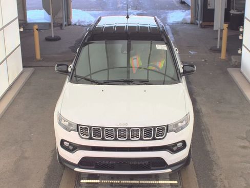 Used 2024 Jeep Compass Limited AWD/4WD image 4