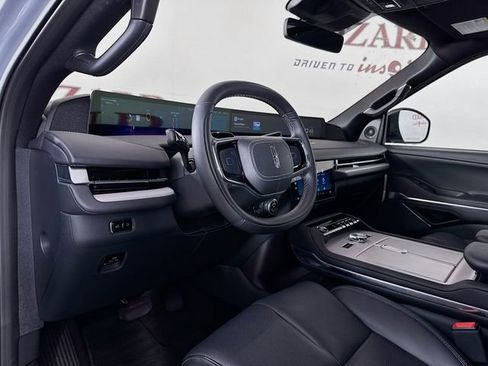 New 2025 Lincoln Navigator Reserve w/ Jet Appearance Package AWD/4WD image 9