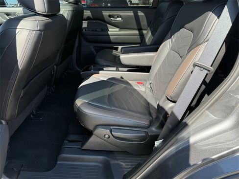 Used 2023 Nissan Pathfinder Platinum w/ Lighting Package (N93) image 24