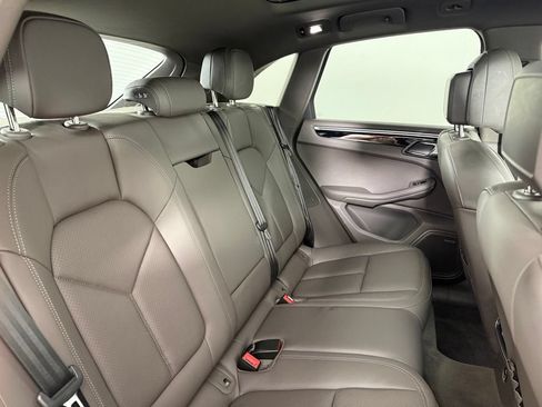 Certified 2023 Porsche Macan AWD/4WD image 18