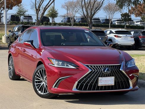 Used 2023 Lexus ES 300h w/ Premium Package image 2