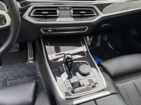 Used 2022 BMW X7 xDrive40i w/ M Sport Package AWD/4WD image 16