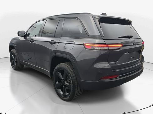 Used 2023 Jeep Grand Cherokee Altitude AWD/4WD image 8