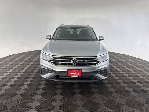 Used 2023 Volkswagen Tiguan SE AWD/4WD image 2