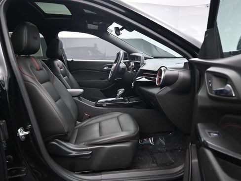 Used 2025 Chevrolet Trax RS w/ Sunroof Package FWD image 28