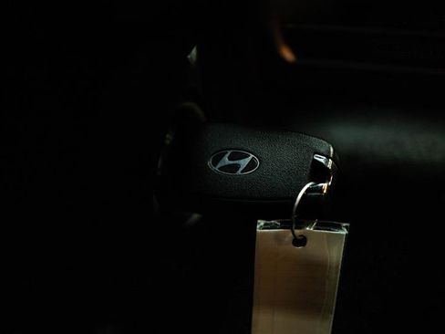 Used 2025 Hyundai Elantra SE FWD image 16