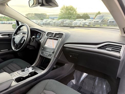 Used 2019 Ford Fusion SE FWD image 21