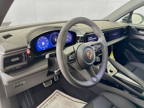 Certified 2025 Porsche Macan 4S Electric AWD/4WD image 4