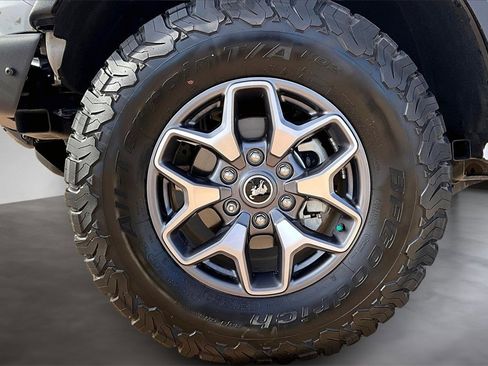 Used 2024 Ford Bronco Badlands image 8