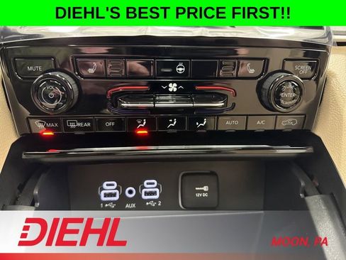 New 2025 Jeep Grand Cherokee Limited w/ Black Appearance Package AWD/4WD image 32