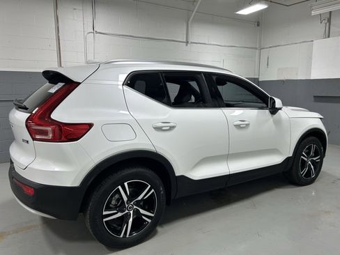 Certified 2025 Volvo XC40 B5 Core image 3