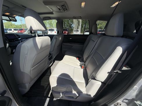 Used 2016 Honda Pilot Touring image 23