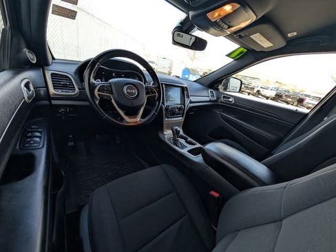 Used 2017 Jeep Grand Cherokee Laredo w/ Quick Order Package 23E image 6