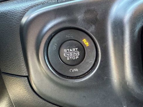 Used 2021 Jeep Wrangler Unlimited Sahara image 35