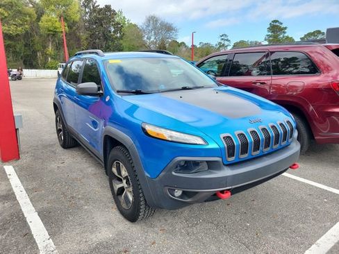 Used 2018 Jeep Cherokee Trailhawk image 5