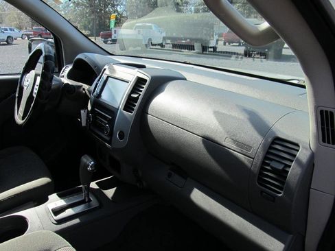 Used 2019 Nissan Frontier SV image 34