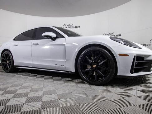 Used 2025 Porsche Panamera image 2