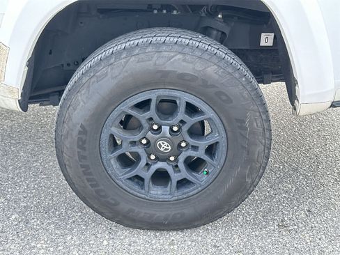 Used 2019 Toyota Tacoma SR5 image 12