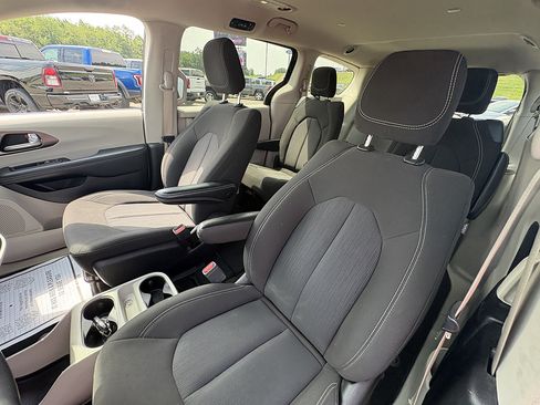 Used 2023 Chrysler Voyager LX FWD image 31