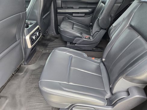 Used 2022 Ford Expedition Max XLT image 32