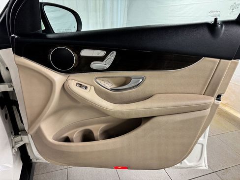 Used 2021 Mercedes-Benz GLC 300 300 4MATIC PREMIUM AWD w/ Premium Package image 18