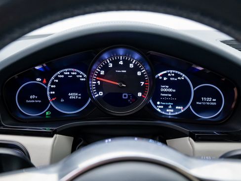 Certified 2023 Porsche Cayenne S image 21