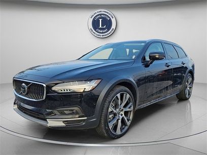 New 2025 Volvo V90 B6 Cross Country Ultra w/ Climate Package