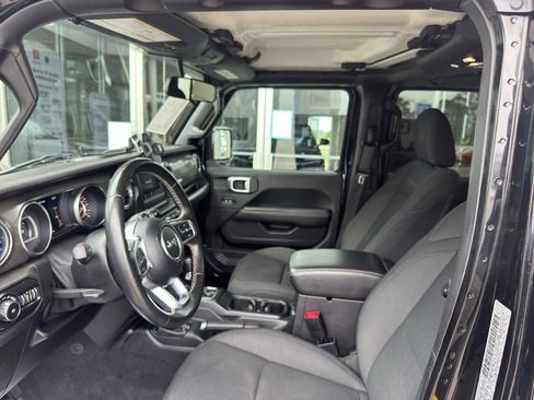 Used 2020 Jeep Wrangler Unlimited Sahara AWD/4WD image 4
