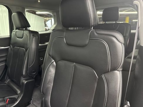 Used 2021 Jeep Grand Cherokee L Limited AWD/4WD image 11