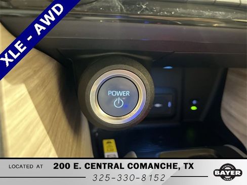 Used 2021 Toyota Venza XLE image 15