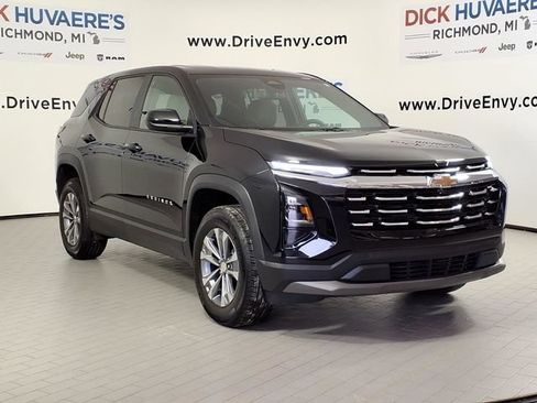 Used 2025 Chevrolet Equinox LT image 3