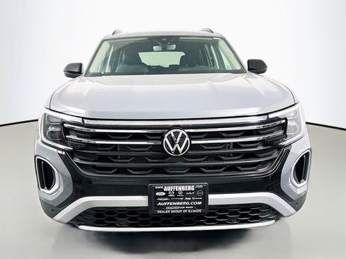 New 2026 Volkswagen Atlas Peak Edition AWD/4WD image 2