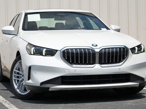 Used 2024 BMW 540i xDrive w/ Convenience Package AWD/4WD image 4