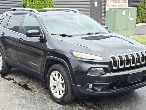 Used 2016 Jeep Cherokee Latitude w/ Comfort & Convenience Group AWD/4WD image 8