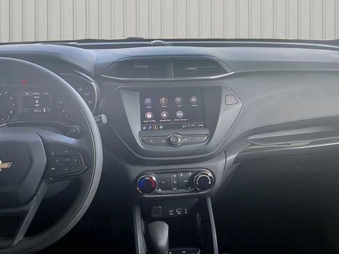 Used 2023 Chevrolet TrailBlazer LT FWD image 3