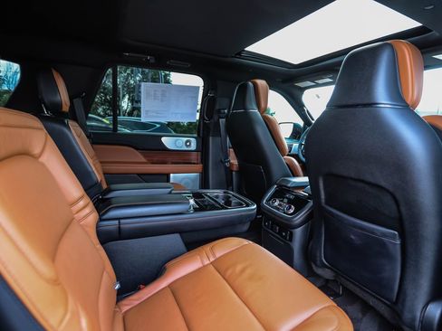 Used 2019 Lincoln Navigator Reserve AWD/4WD image 28