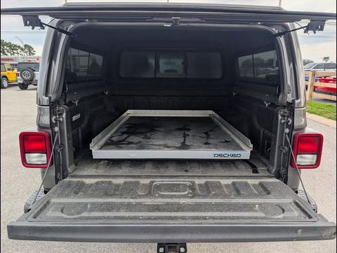 Used 2022 Jeep Gladiator Rubicon w/ Cold Weather Group image 22