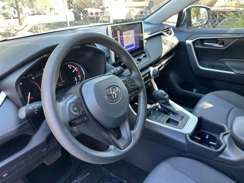 Used 2025 Toyota RAV4 XLE image 28