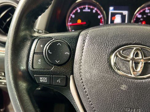 Used 2018 Toyota RAV4 SE w/ Power Extra Value Package image 18