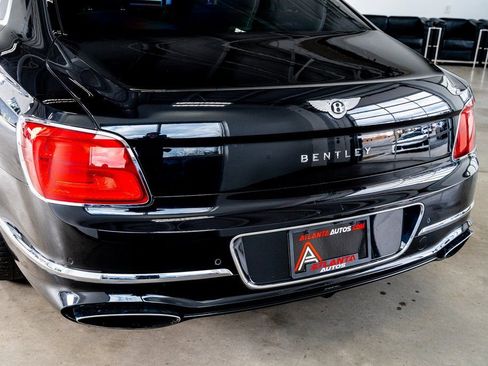 Used 2021 Bentley Flying Spur W12 image 23