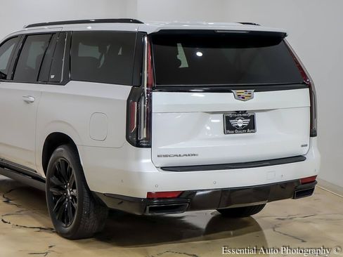 Used 2021 Cadillac Escalade ESV Sport w/ Driver Assist Tech Package AWD/4WD image 9