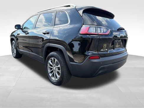 Used 2019 Jeep Cherokee Latitude Plus w/ Cold Weather Group AWD/4WD image 3
