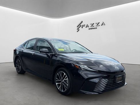Used 2025 Toyota Camry XLE AWD/4WD image 13