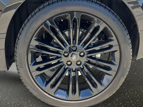Certified 2026 Land Rover Range Rover Velar Dynamic SE AWD/4WD image 34